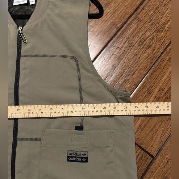 Adidas Green Zip Up Lightweight Vest - Picture 10 of 11